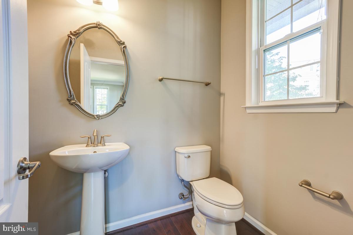 42584 Sunset Ridge Square Ashburn, VA 20148 - Photo 12 of 37