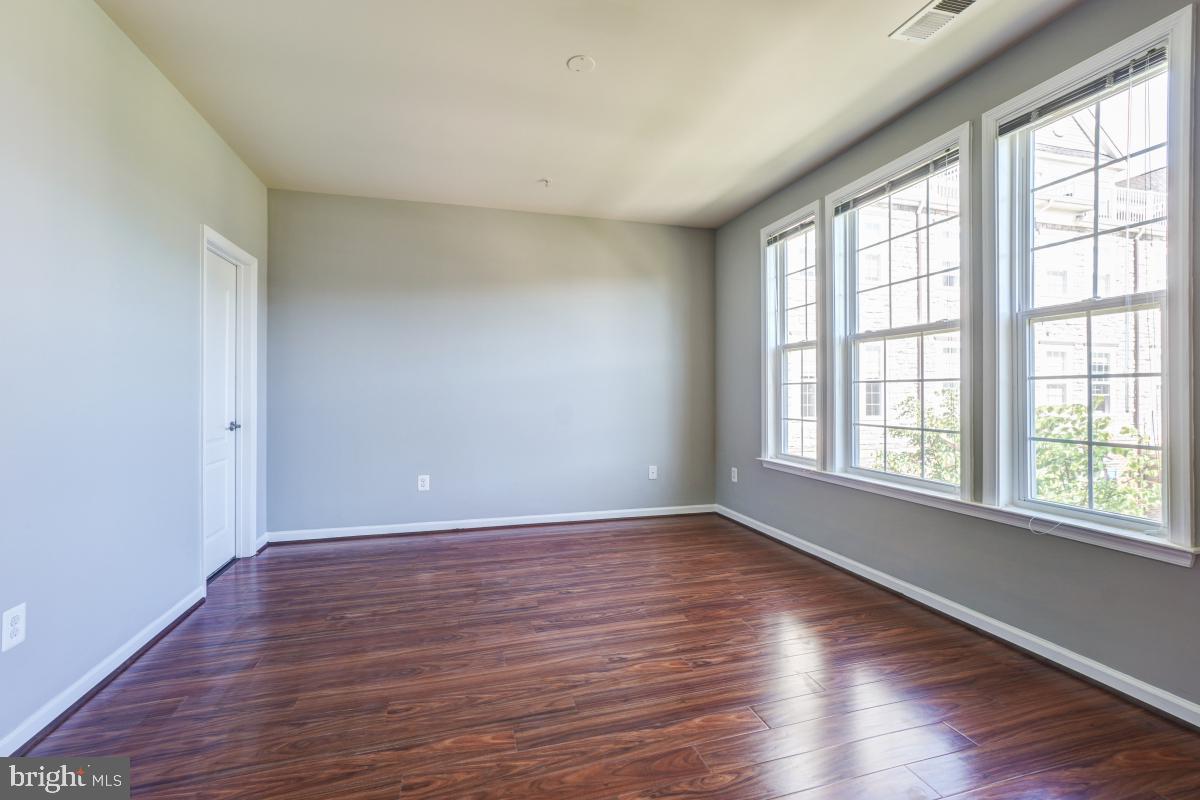 42584 Sunset Ridge Square Ashburn, VA 20148 - Photo 13 of 37