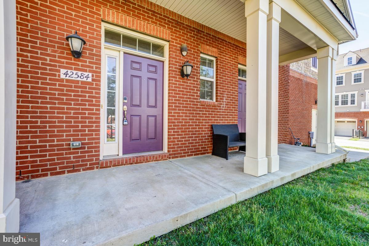 42584 Sunset Ridge Square Ashburn, VA 20148 - Photo 2 of 37