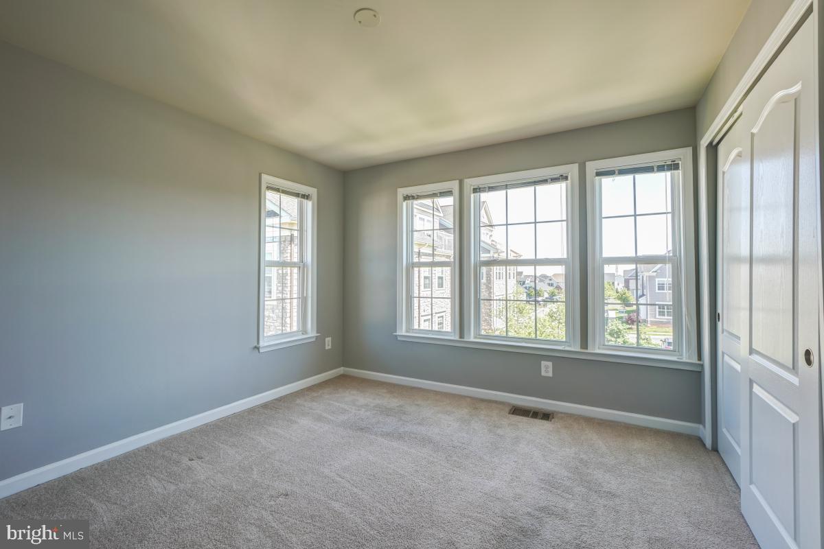 42584 Sunset Ridge Square Ashburn, VA 20148 - Photo 26 of 37