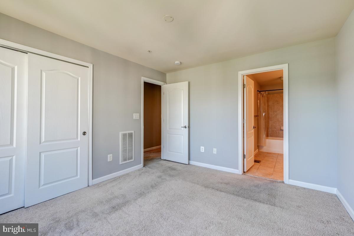 42584 Sunset Ridge Square Ashburn, VA 20148 - Photo 28 of 37