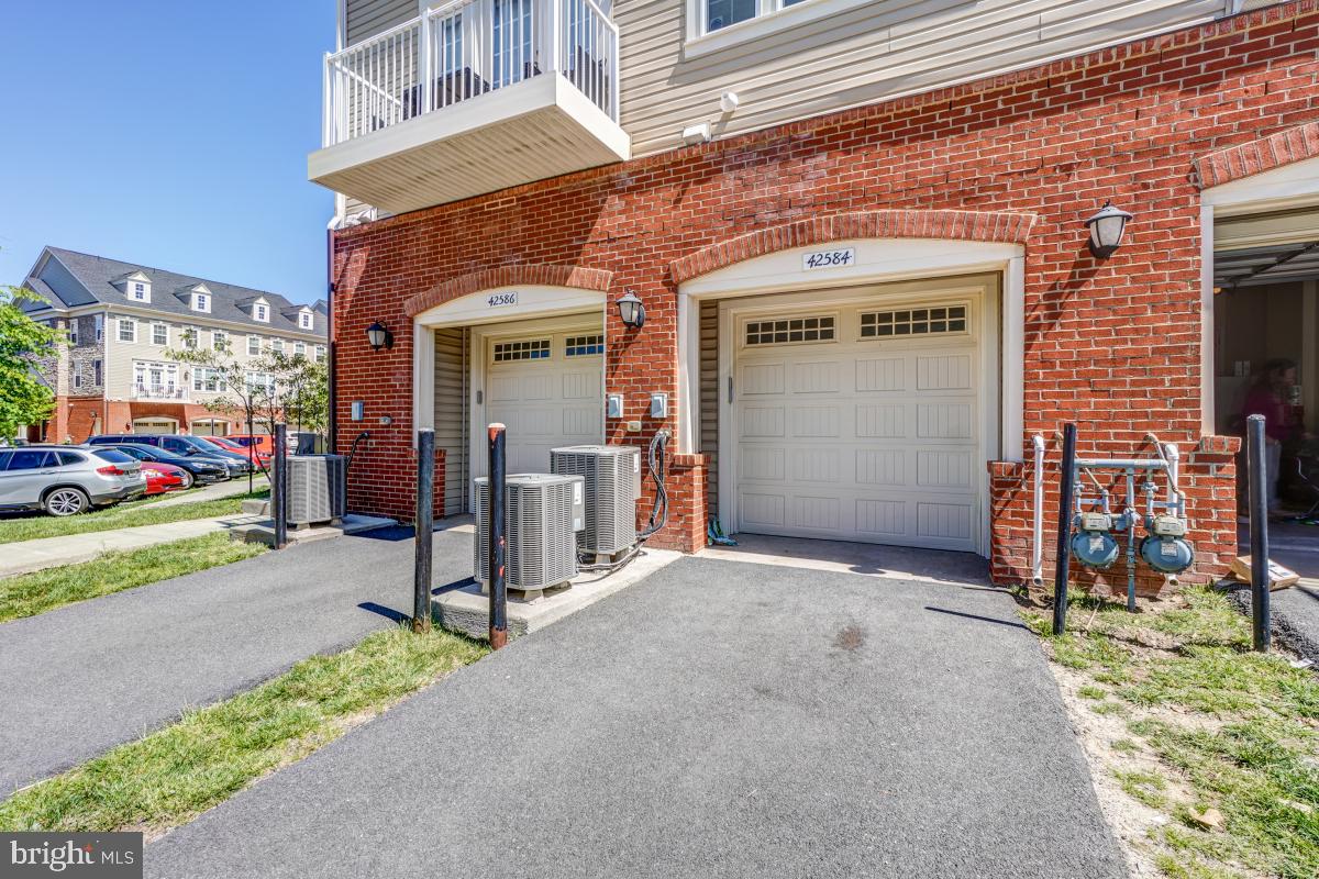 42584 Sunset Ridge Square Ashburn, VA 20148 - Photo 35 of 37
