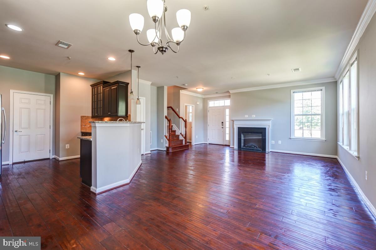 42584 Sunset Ridge Square Ashburn, VA 20148 - Photo 6 of 37