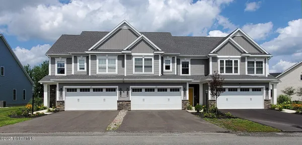 $499,400 | 32 Priddle Lane, Colonie, NY 12110