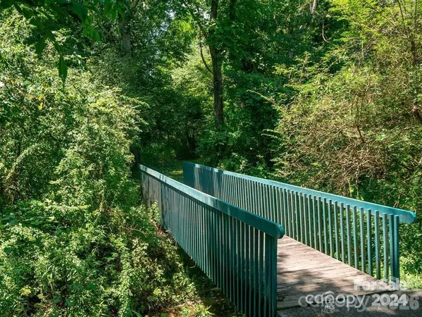 $438,500 | 27 Gray Wolf Lane, Hendersonville, NC 28792