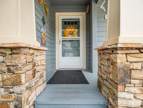 $437,500 | 27 Gray Wolf Lane, Hendersonville, NC 28792