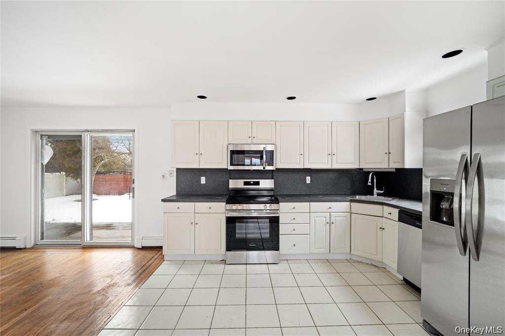 24 Elderberry Road Syosset, NY 11791 - Photo 5 of 16