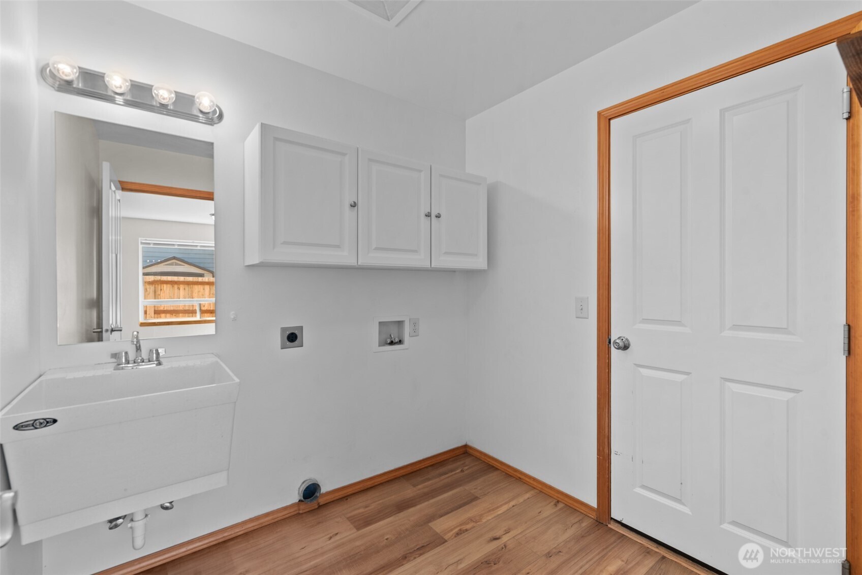 1111 Splett Street Wenatchee, WA 98801 - Photo 20 of 36 a room with a sink and a mirror