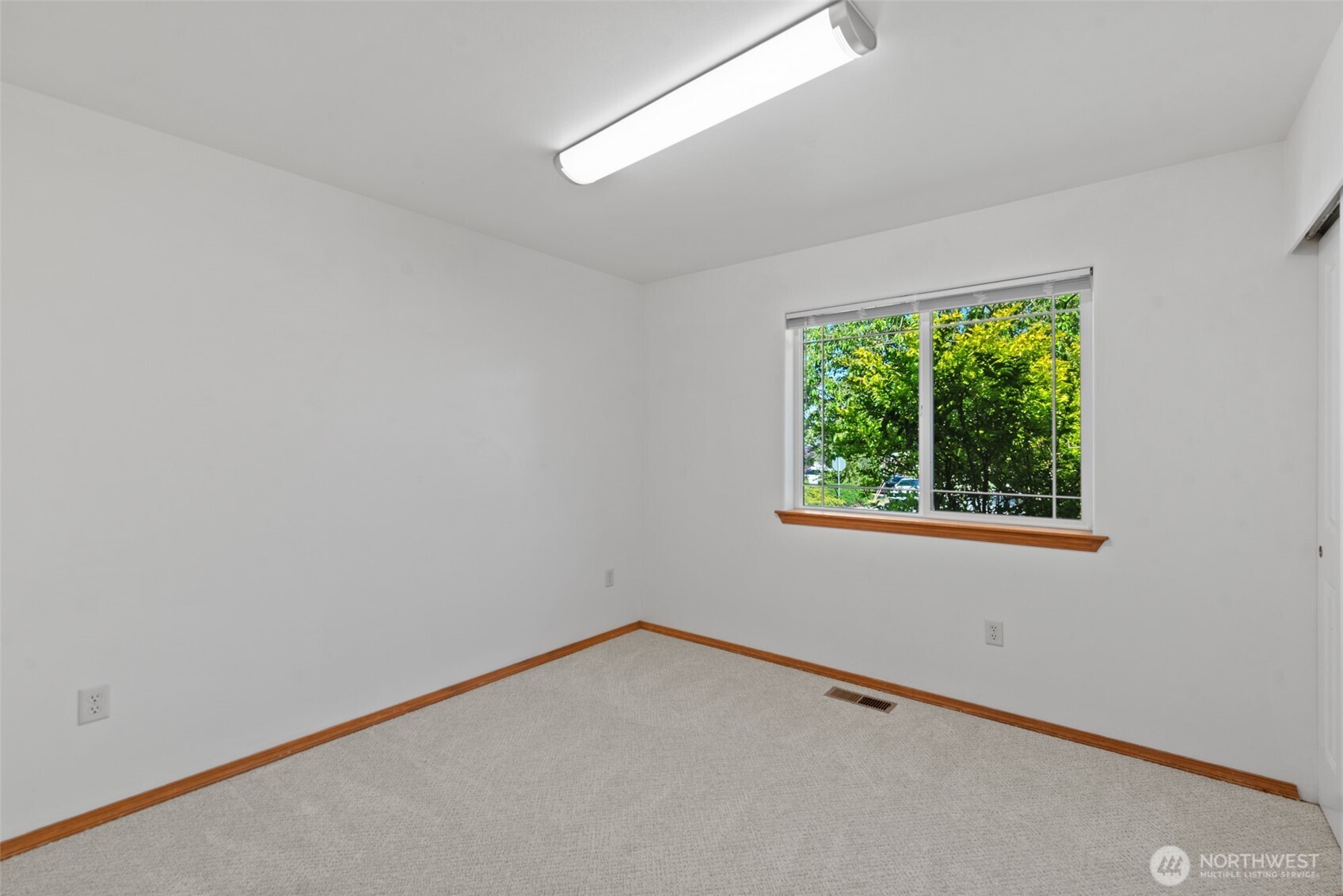 1111 Splett Street Wenatchee, WA 98801 - Photo 23 of 36 an empty room with a window