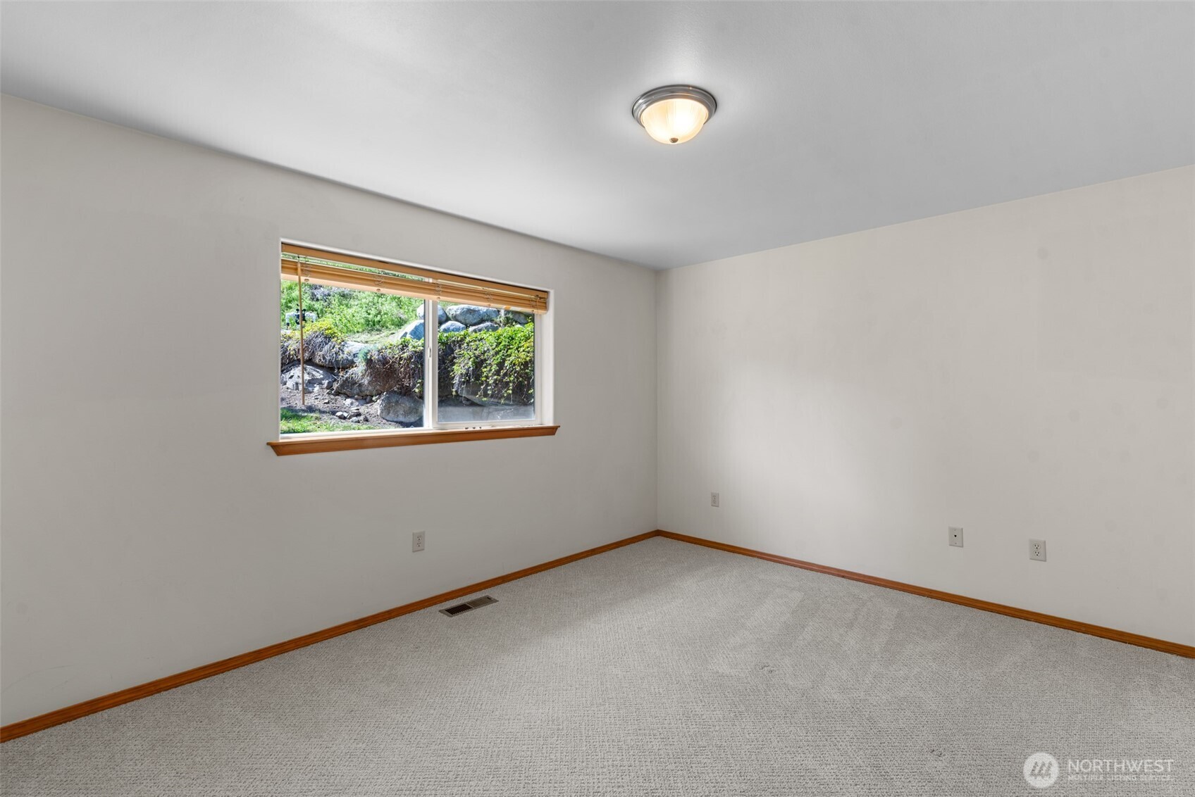 1111 Splett Street Wenatchee, WA 98801 - Photo 27 of 36 an empty room with a window