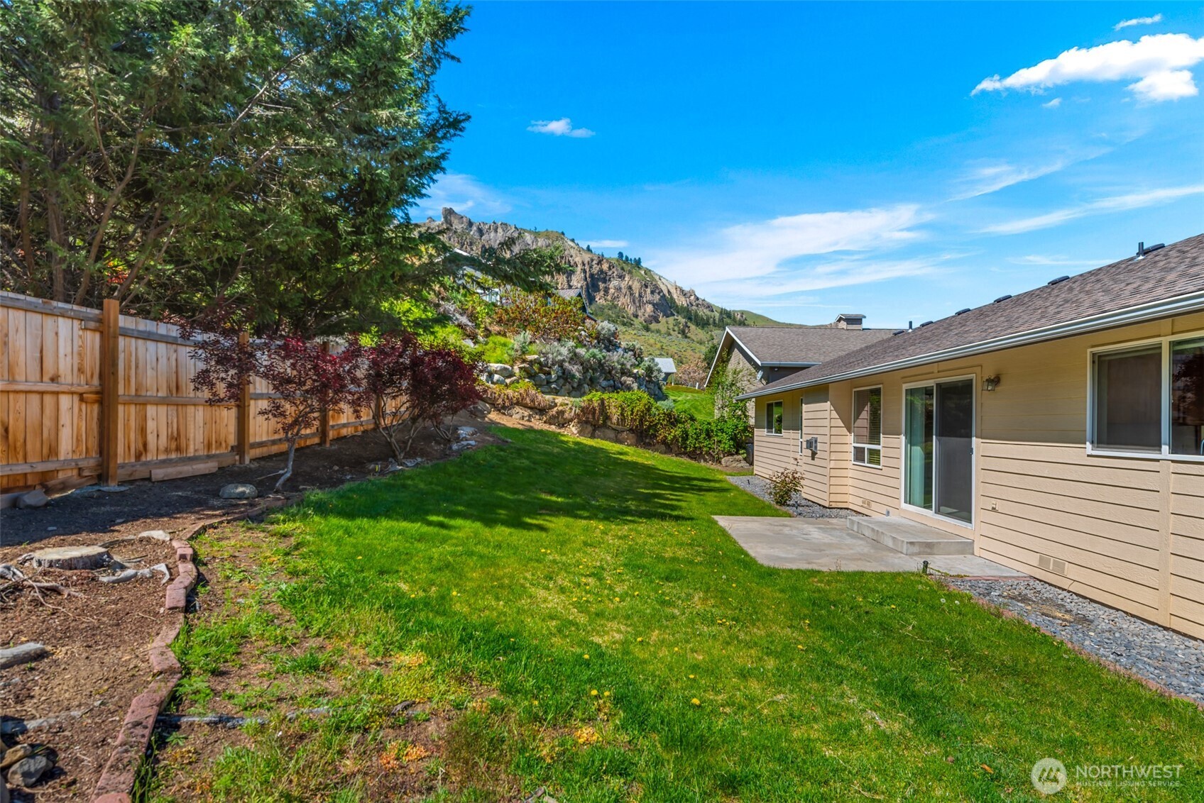 1111 Splett Street Wenatchee, WA 98801 - Photo 31 of 36 a view of a backyard with table and chairs with wooden fence