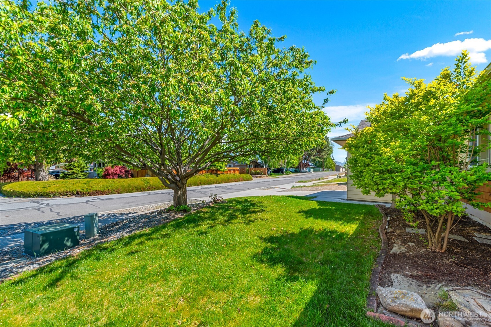 1111 Splett Street Wenatchee, WA 98801 - Photo 35 of 36 a view of outdoor space yard and swimming pool
