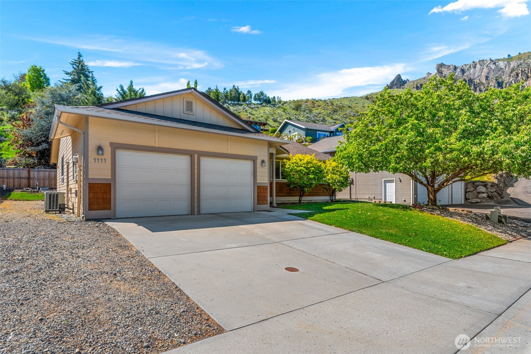 1111 Splett Street Wenatchee, WA 98801 - Photo 5 of 36 a view of backyard of house and garage