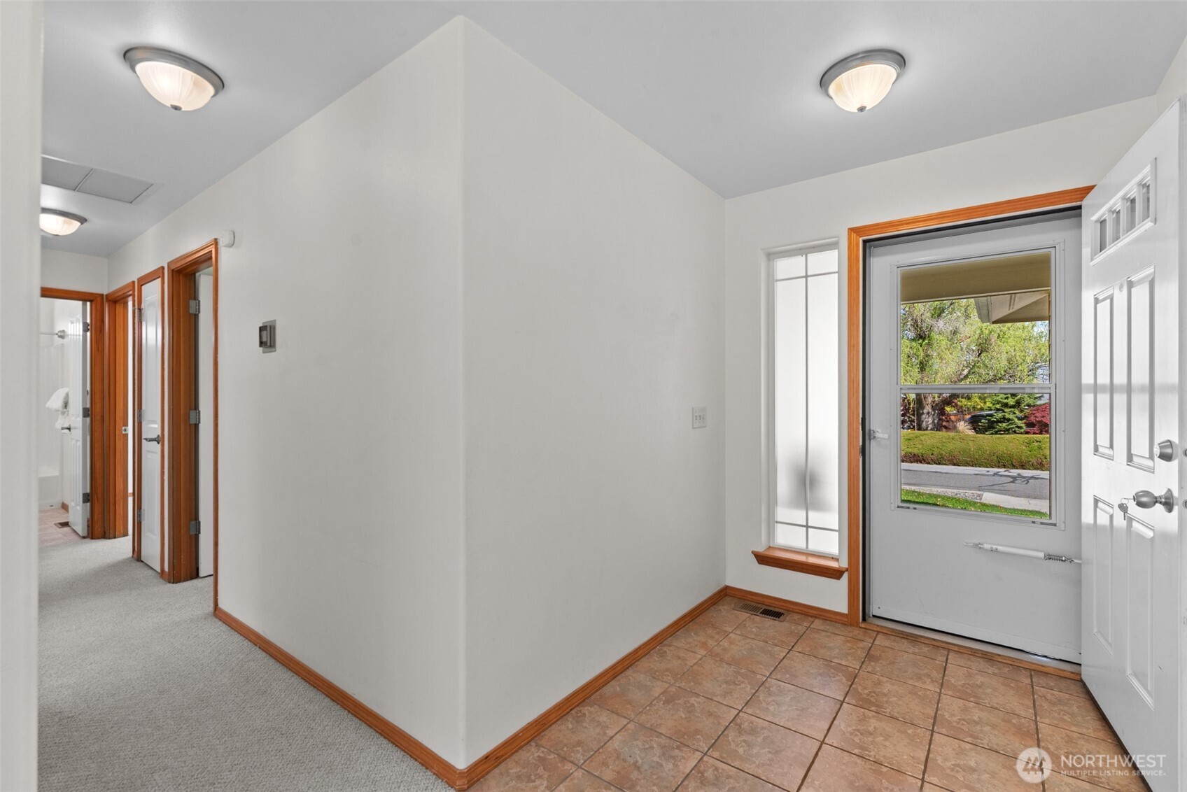 1111 Splett Street Wenatchee, WA 98801 - Photo 6 of 36 a view of an entryway and an empty room