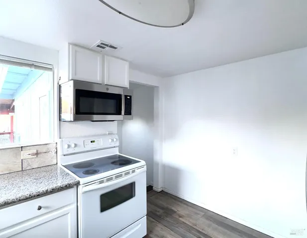 $2,900,000 | 16060 39th Avenue, Clearlake, CA 95422