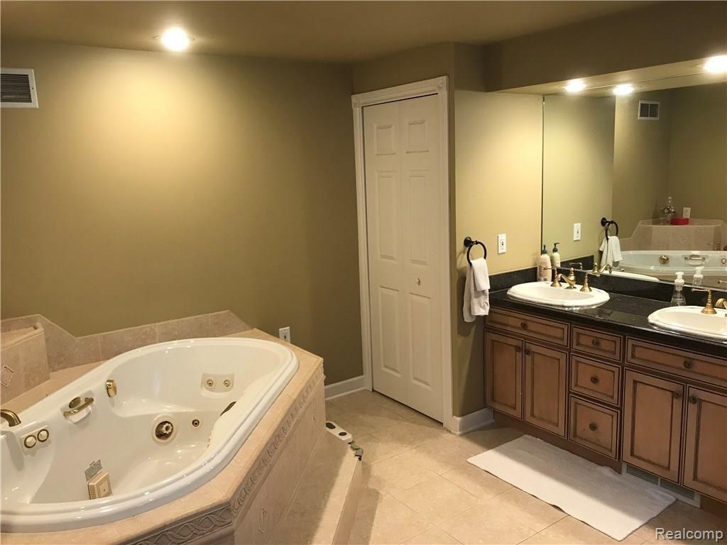 875 Hampton Circle Rochester Hills, MI 48307 - Photo 37 of 47