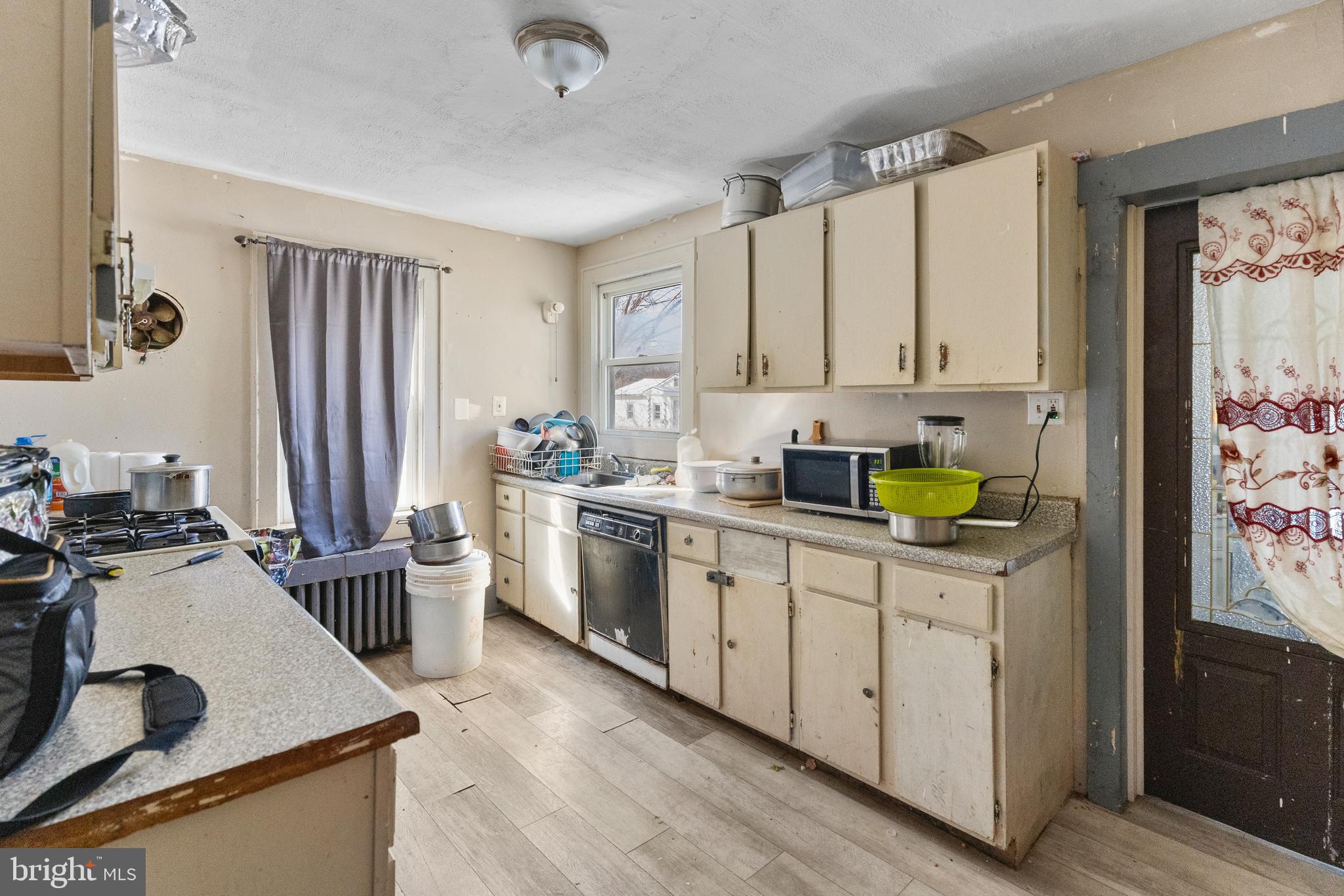 242 Broad Street Carneys Point, NJ 08069 - Photo 3 of 7