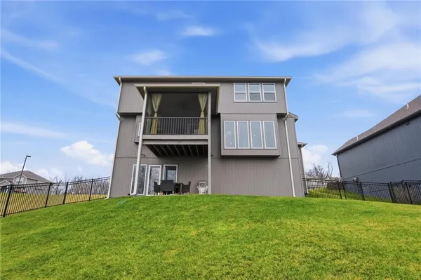 $650,000 | 13540 Northwest 72nd Street, Parkville, MO 64152