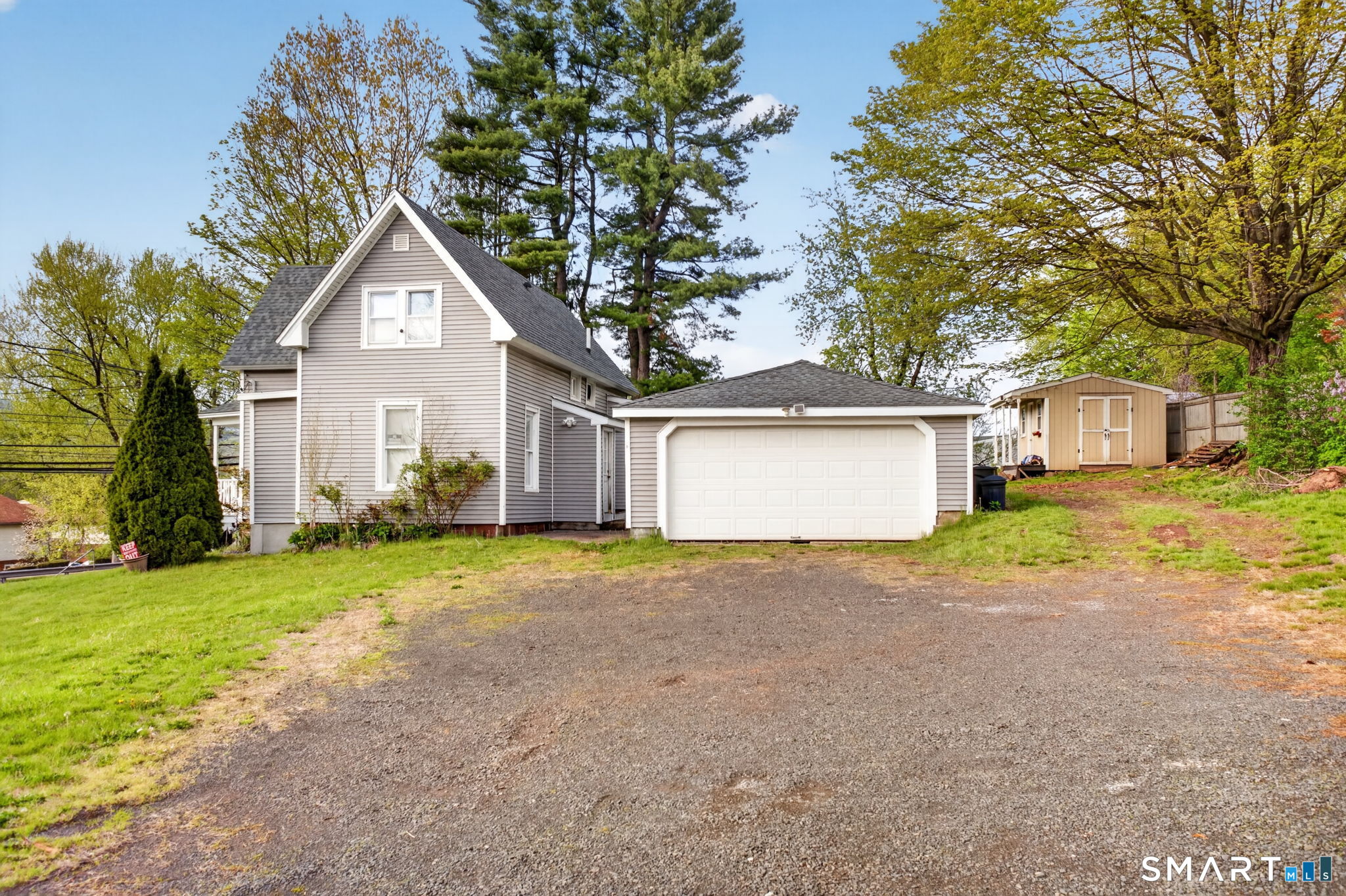 670 Hanover Road Meriden, CT 06451 - Photo 3 of 40