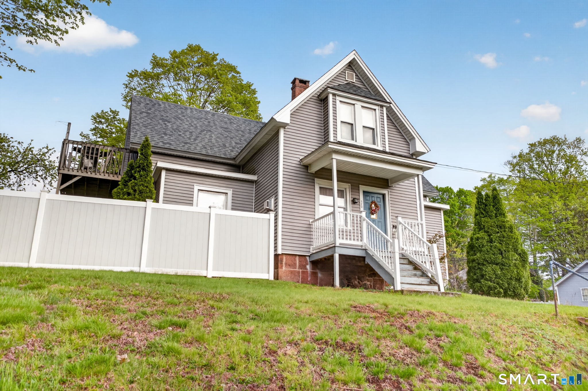 670 Hanover Road Meriden, CT 06451 - Photo 4 of 40