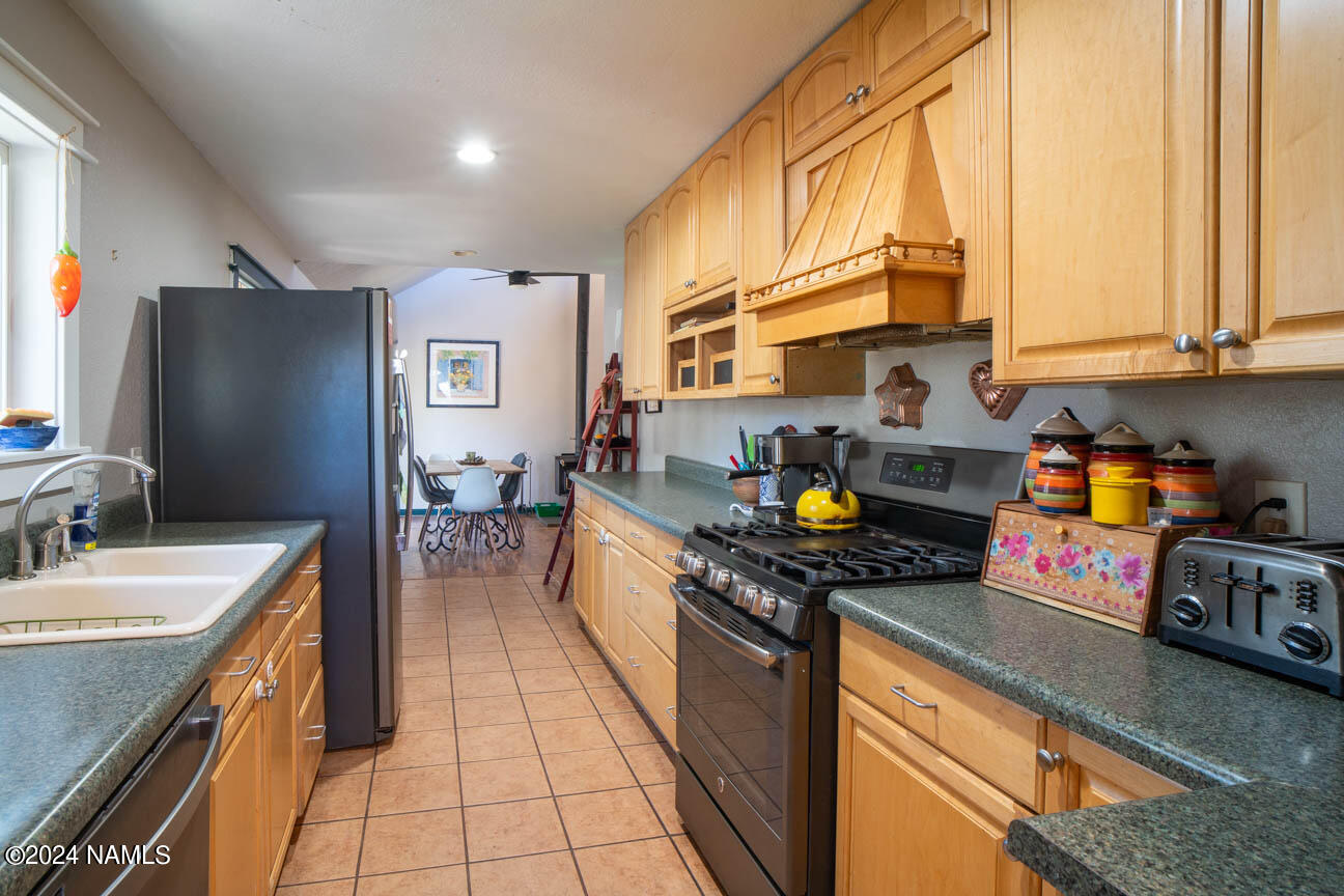 4434 Kathy Road Flagstaff, AZ 86005 - Photo 11 of 27 Kitchen 3