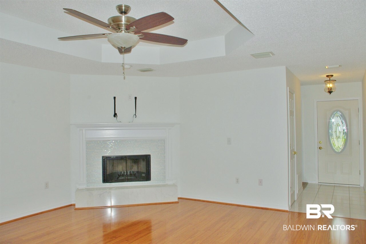 812 Wisteria Lane Foley, AL 36535 - Photo 4 of 37