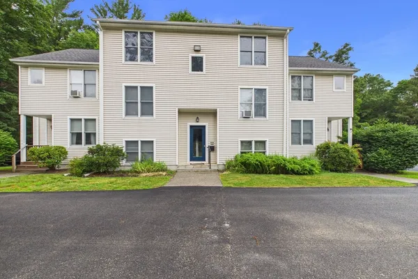 $264,900 | 8 Meadowbrook Court, Unit 8, Oxford, MA 01540