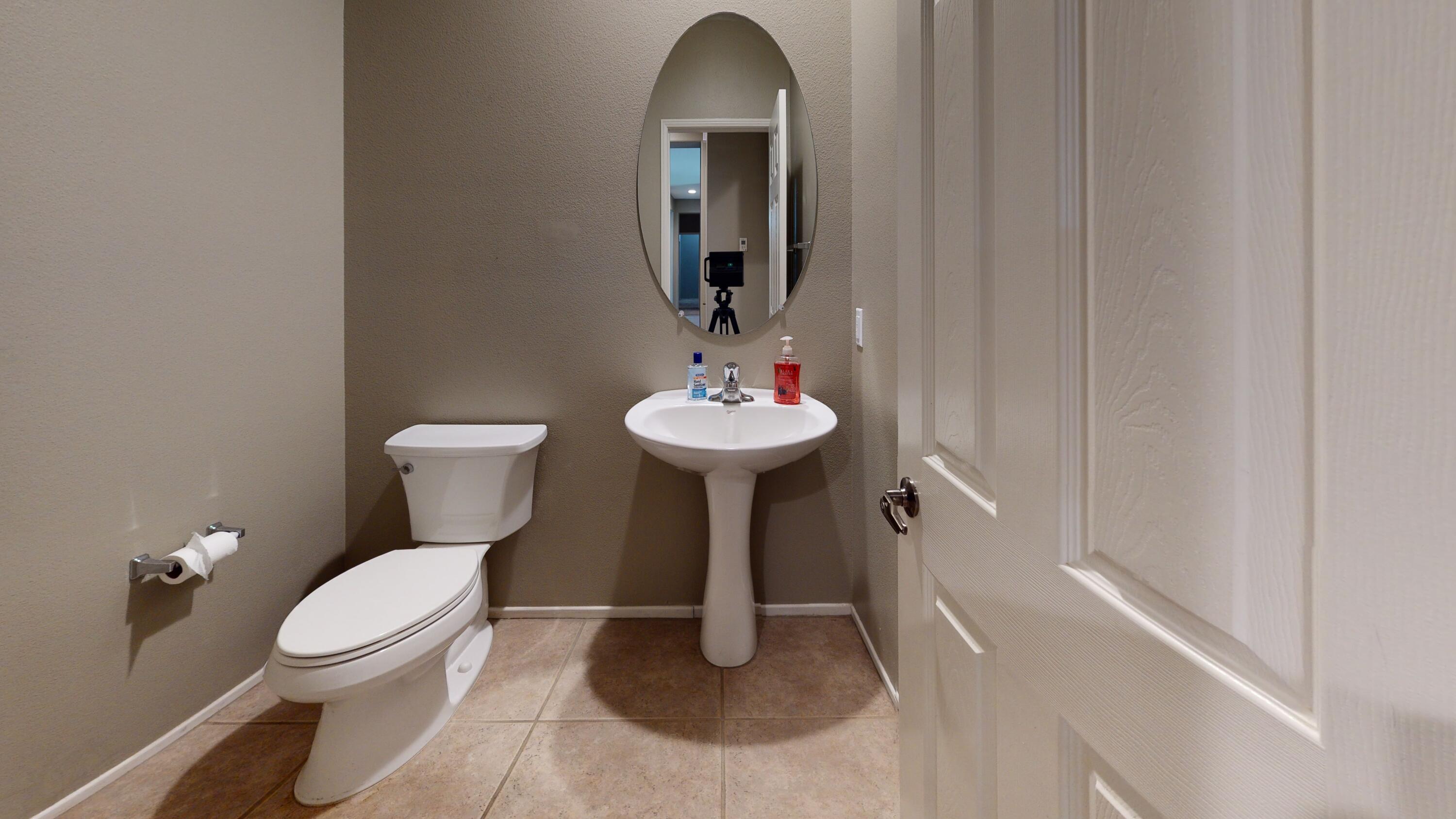 82712 Kyle Drive Indio, CA 92203 - Photo 12 of 29 a bathroom with a toilet sink and mirror