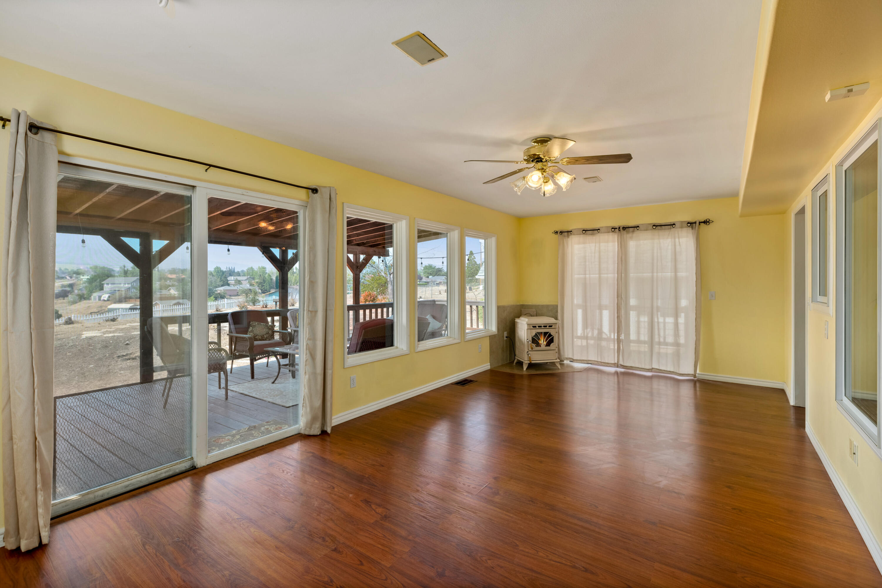 19600 Violette Court Tehachapi, CA 93561 - Photo 35 of 49 19600 Violet Ct_-InView-Media-20