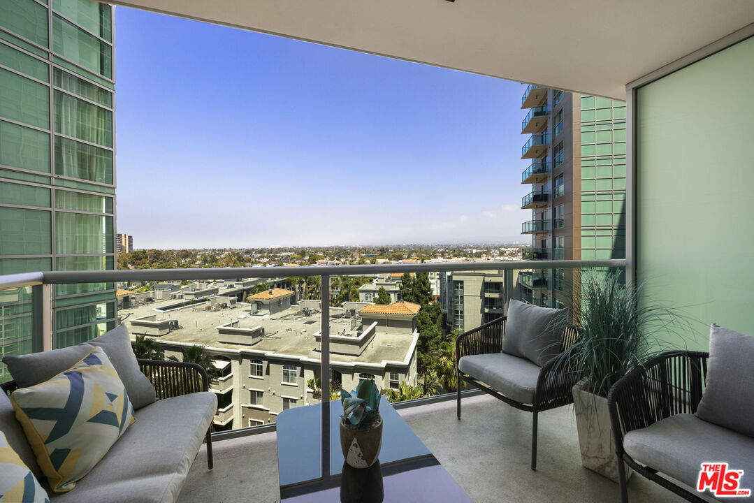 13700 Marina Pointe Drive, Unit 809 Marina del Rey, CA 90292 - Photo 12 of 38 a view of a terrace with couches and lounge chairs