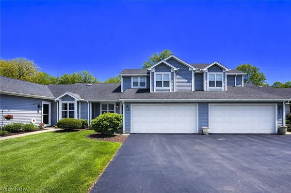 $249,900 | 7410 East Huntington Drive, Unit B, Youngstown, OH 44512