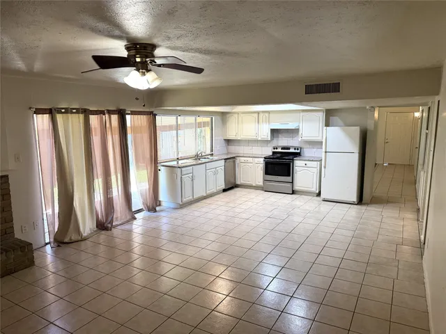 a view of utility room
