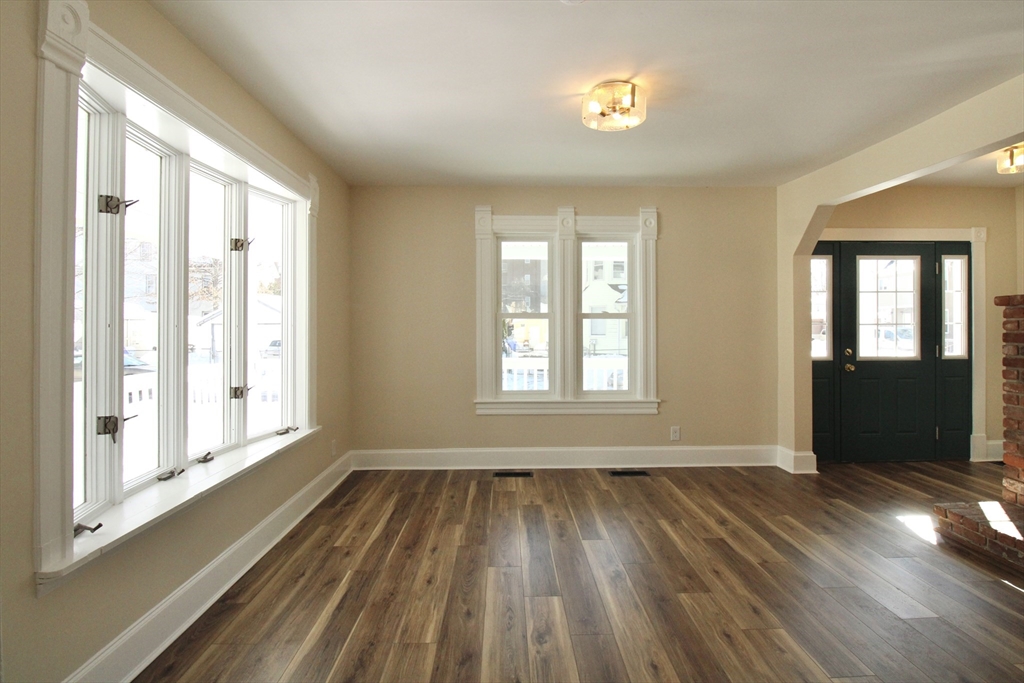 60 Ringgold Street Springfield, MA 01107 - Photo 4 of 29