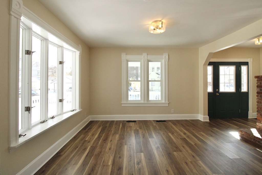 60 Ringgold Street Springfield, MA 01107 - Photo 4 of 29 Gallery Image 4