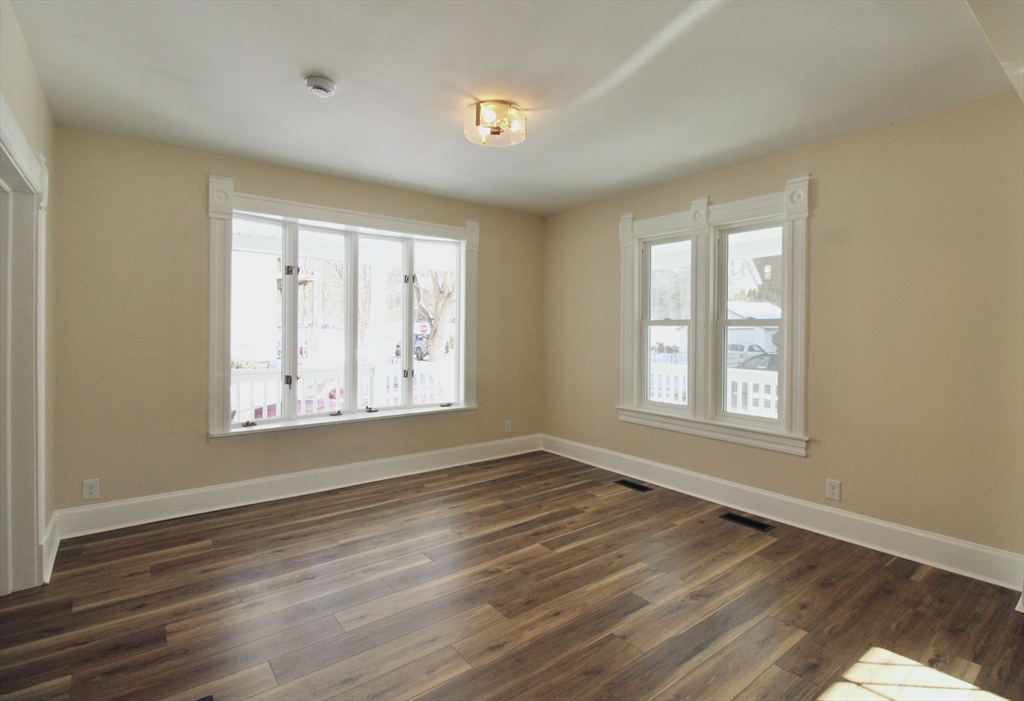 60 Ringgold Street Springfield, MA 01107 - Photo 6 of 29