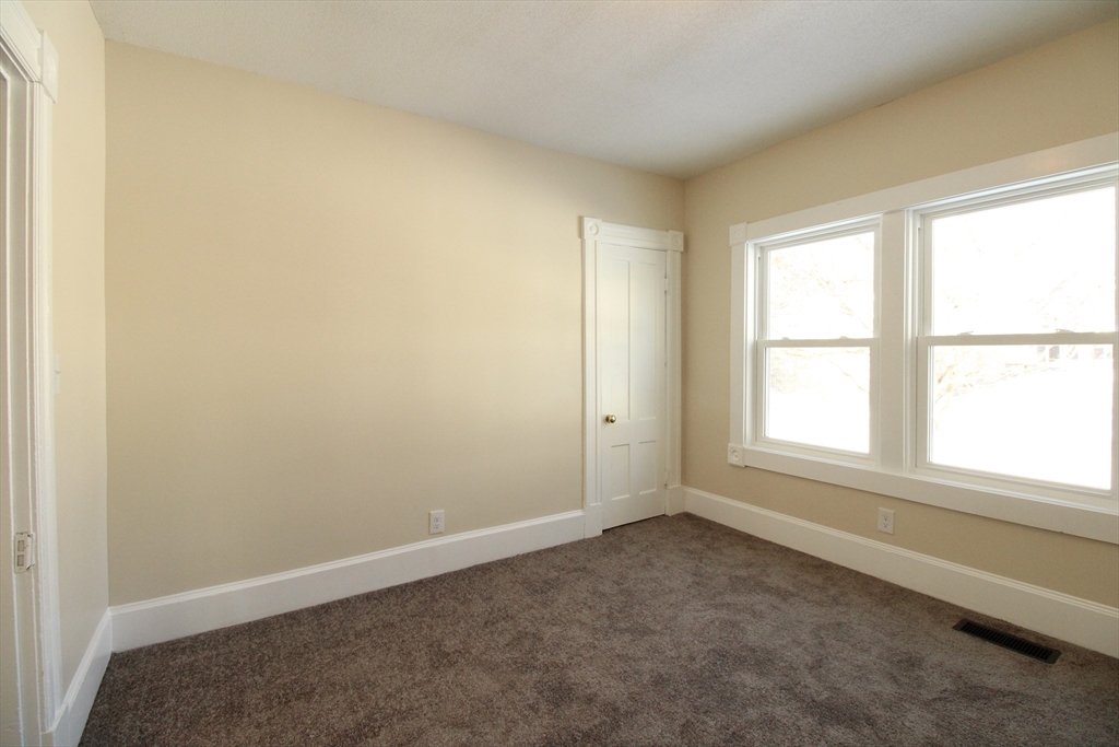 60 Ringgold Street Springfield, MA 01107 - Photo 9 of 29