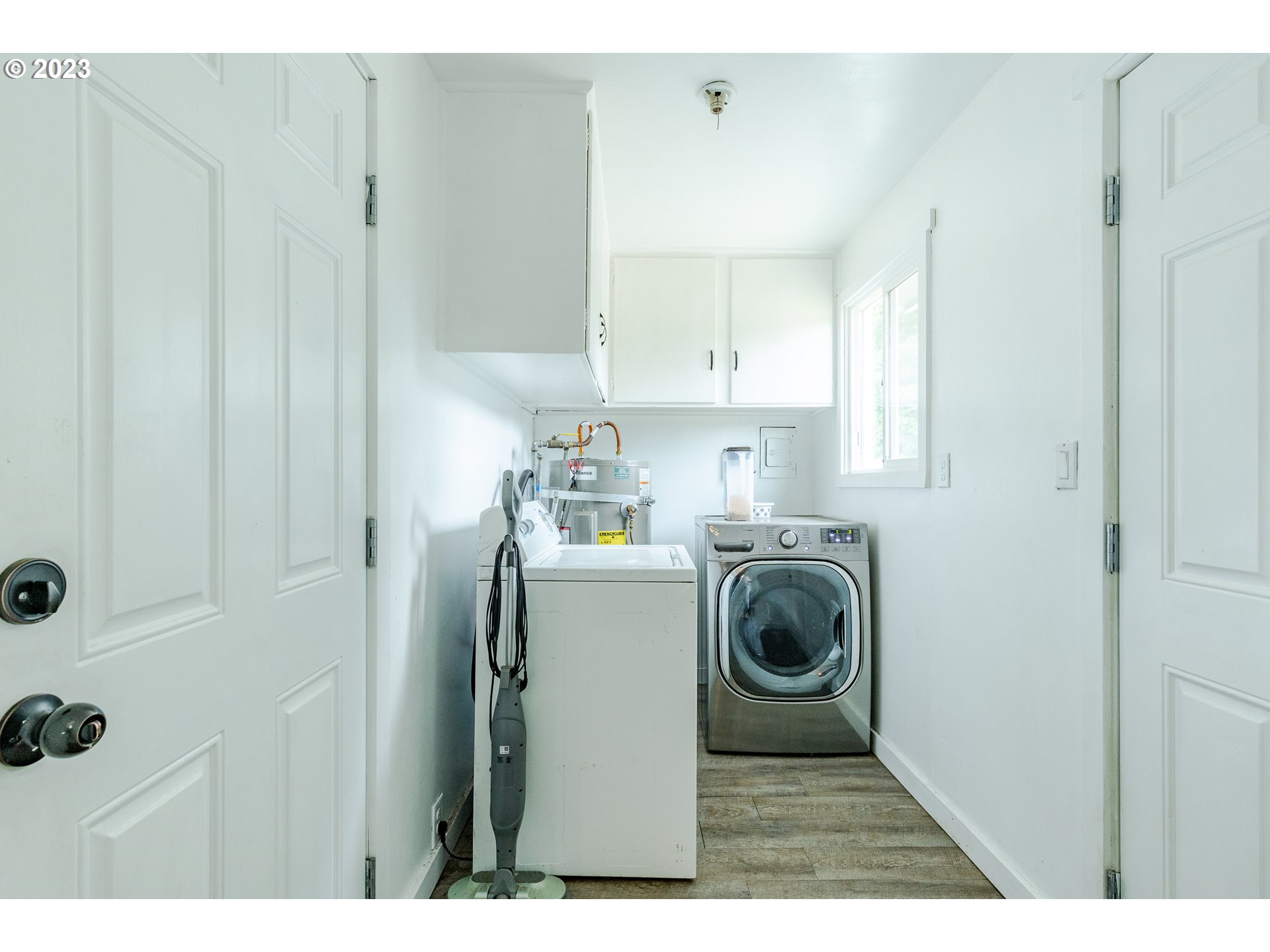 5119 E Street Springfield, OR 97478 - Photo 18 of 28 a utility room with sink dryer and washer
