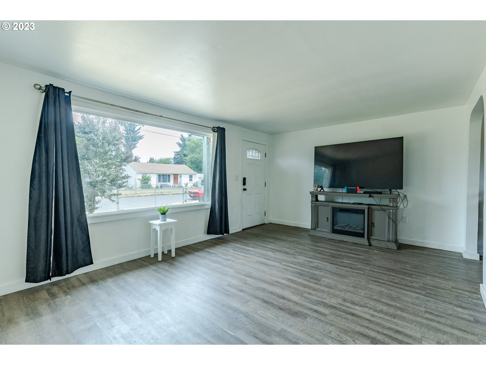 5119 E Street Springfield, OR 97478 - Photo 8 of 28 a room with furniture and a flat screen tv