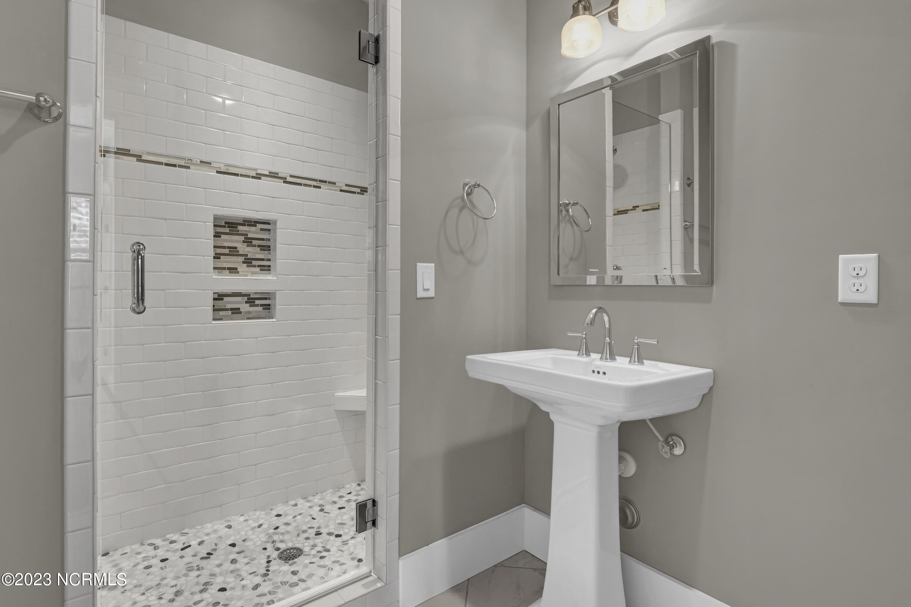 5421 Orton Point Road Wilmington, NC 28403 - Photo 48 of 92 2nd level bedroom 1 en-suite bath