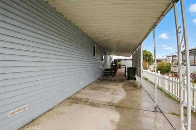 a view of livingroom with furniture