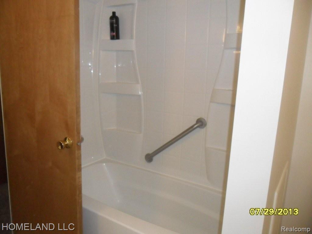 6709 Andersonville Road Clarkston, MI 48346 - Photo 10 of 19 Bath
