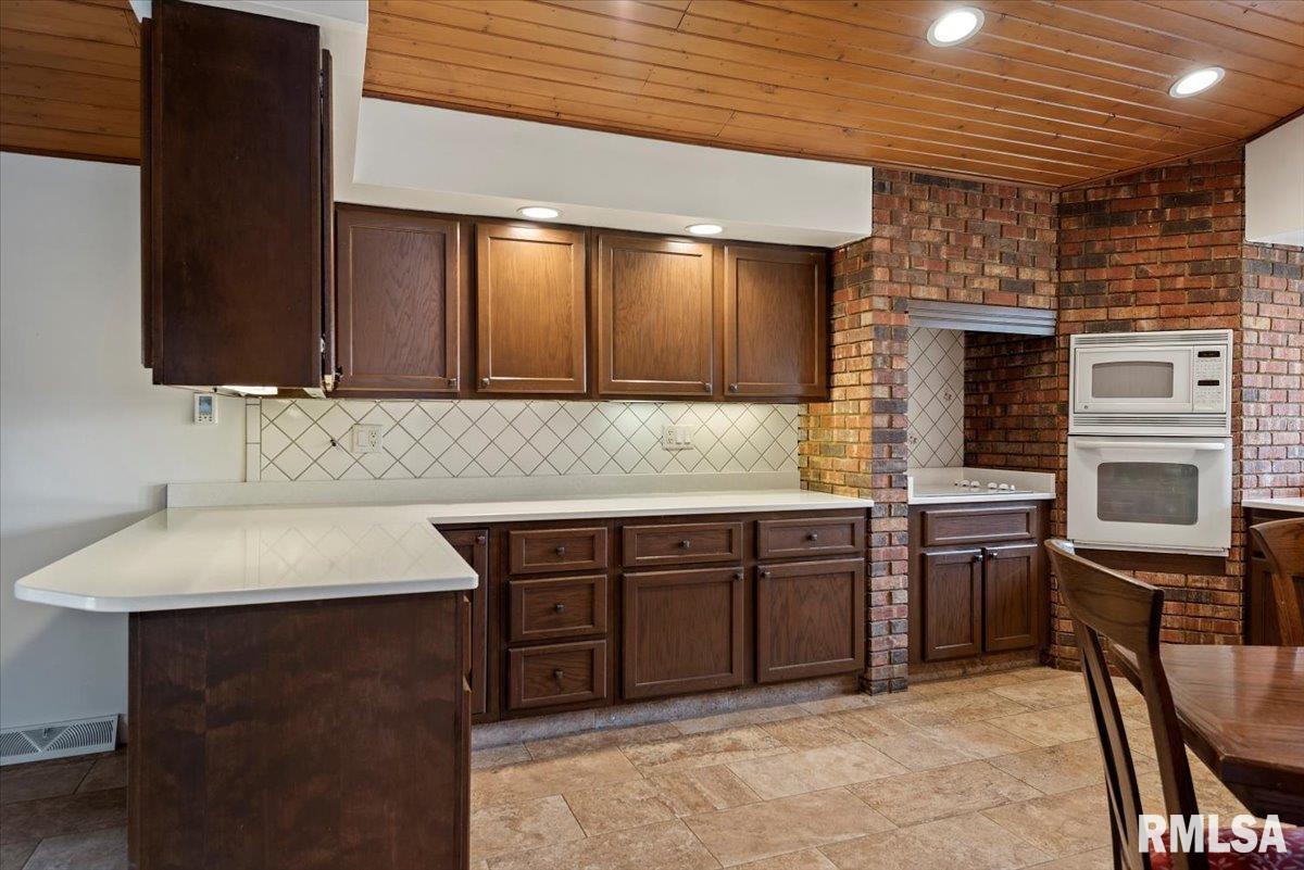61 Bellerive Road Springfield, IL 62704 - Photo 14 of 63