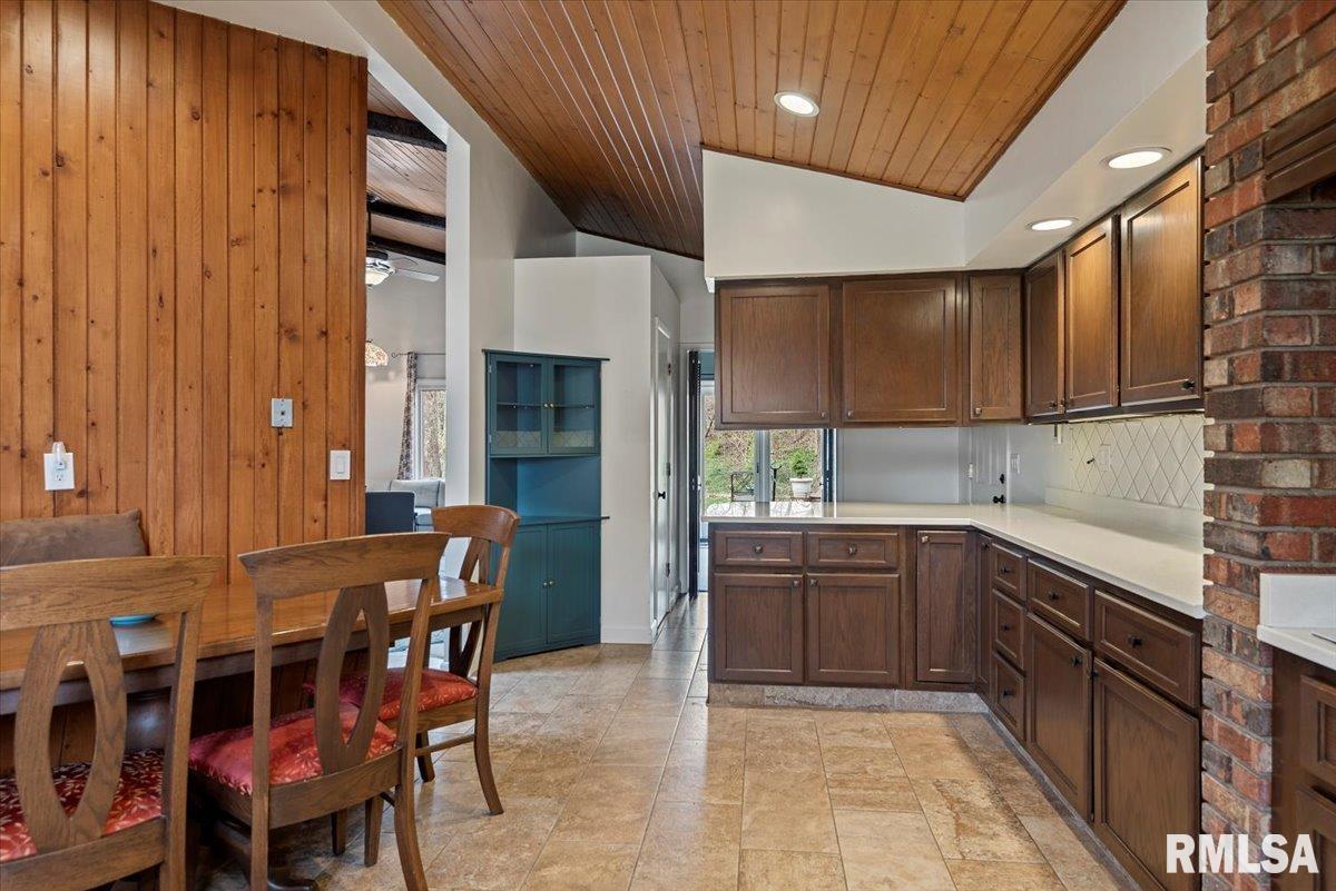 61 Bellerive Road Springfield, IL 62704 - Photo 17 of 63