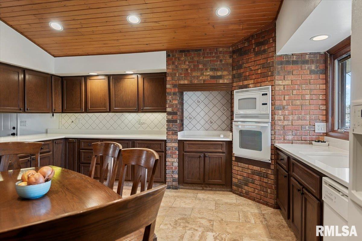 61 Bellerive Road Springfield, IL 62704 - Photo 20 of 63