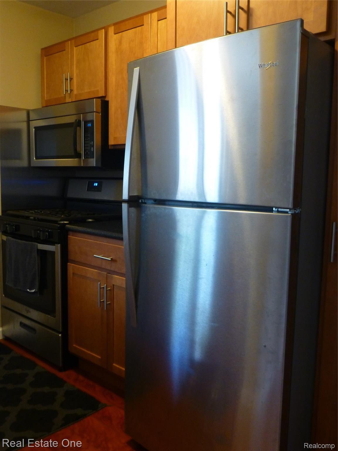 2451 Samoset Road, Unit 7 Royal Oak, MI 48073 - Photo 8 of 25 P1140192.JPG