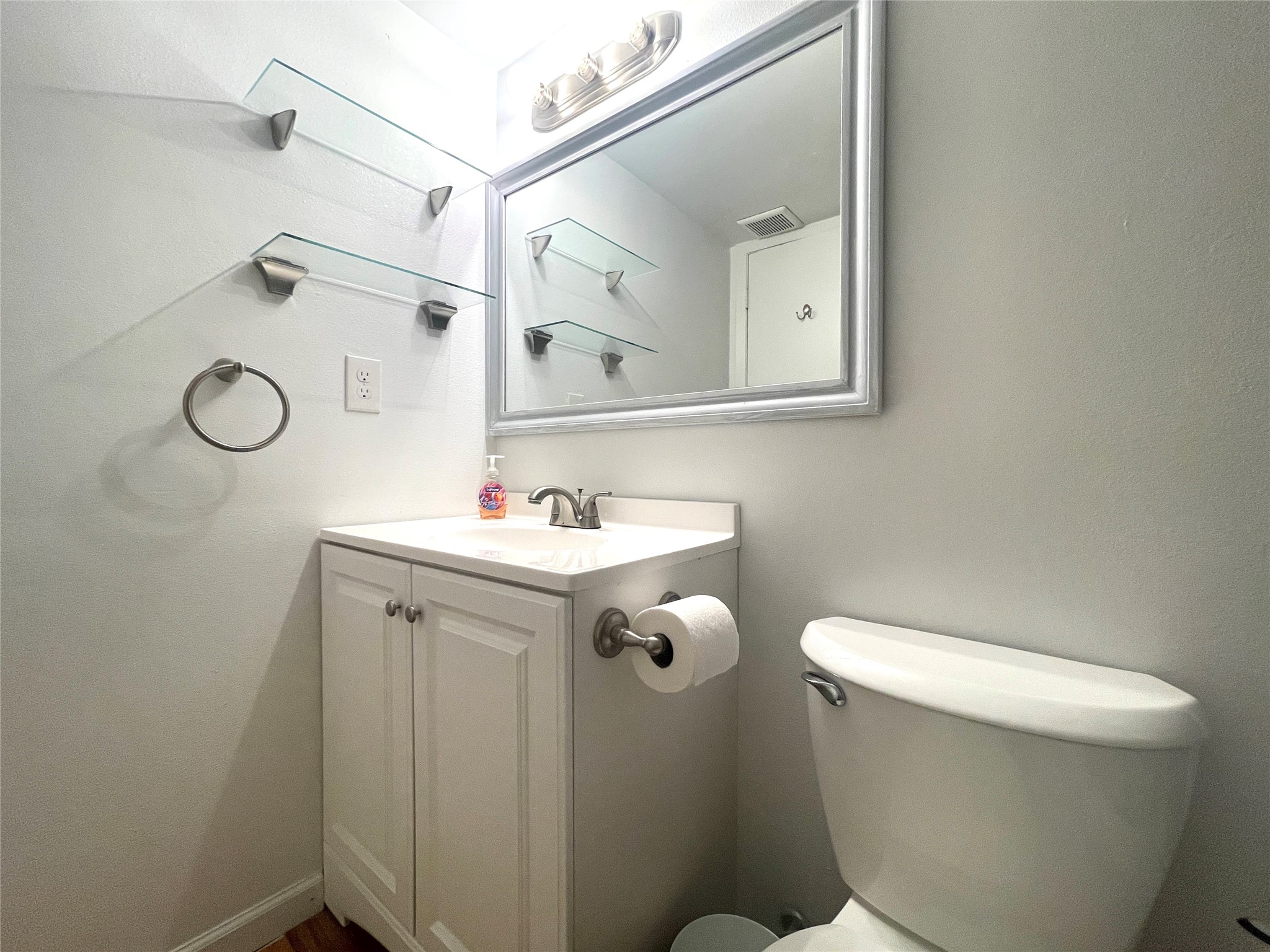 2207 Leon Street, Unit 309 Austin, TX 78705 - Photo 9 of 15 Bathroom #2