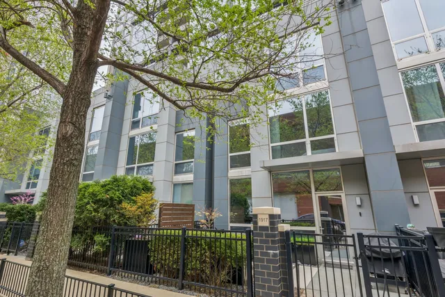 $6,000 | 1917 South Calumet Avenue, Chicago, IL 60616