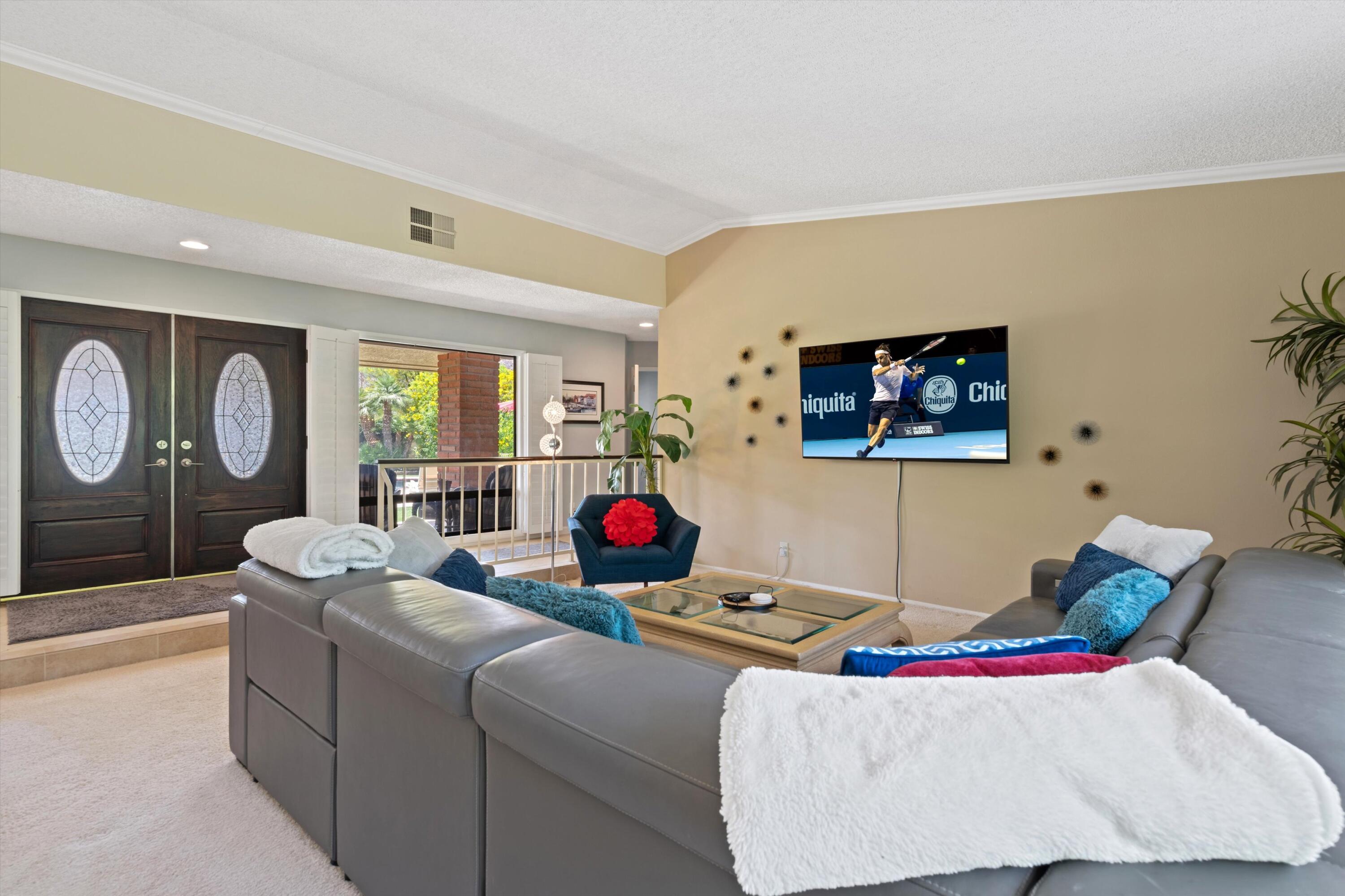 48800 Ave Anselmo La Quinta, CA 92253 - Photo 19 of 44 a living room with furniture and a mirror