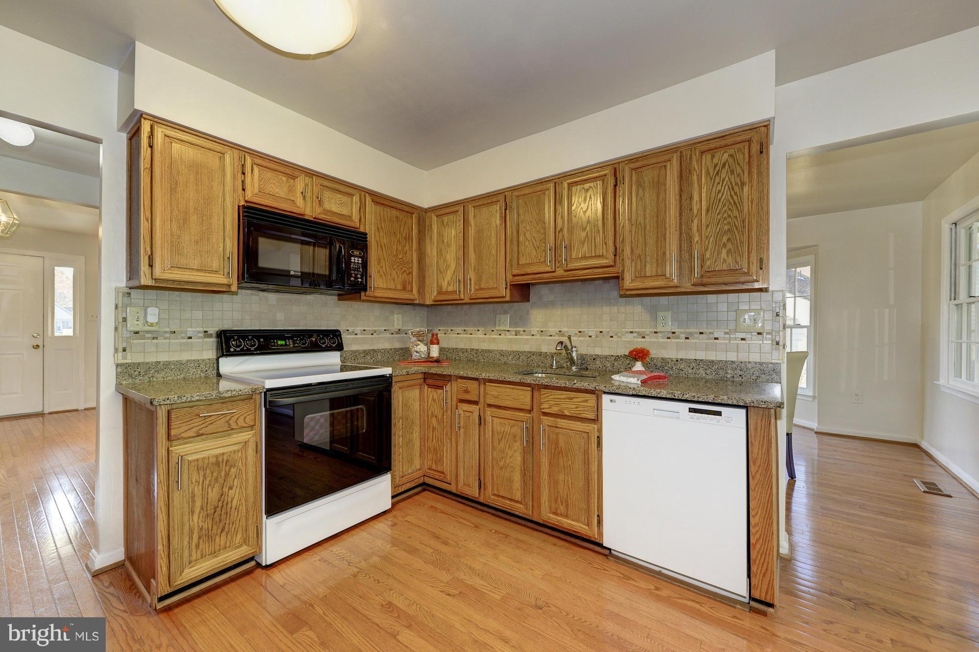 8700 Shadowlake Way Springfield, VA 22153 - Photo 12 of 30 Kitchen