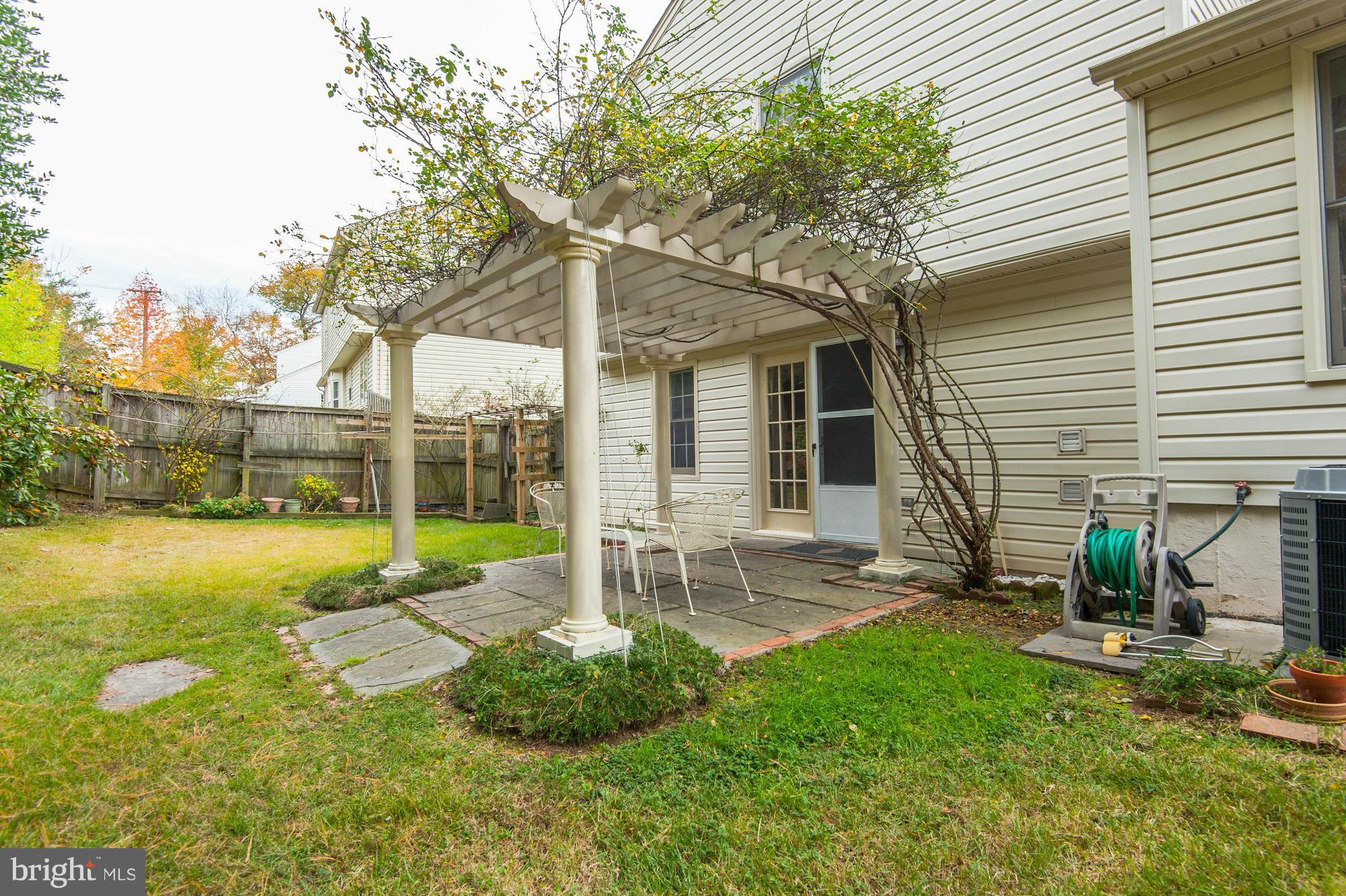 8700 Shadowlake Way Springfield, VA 22153 - Photo 29 of 30 Yard